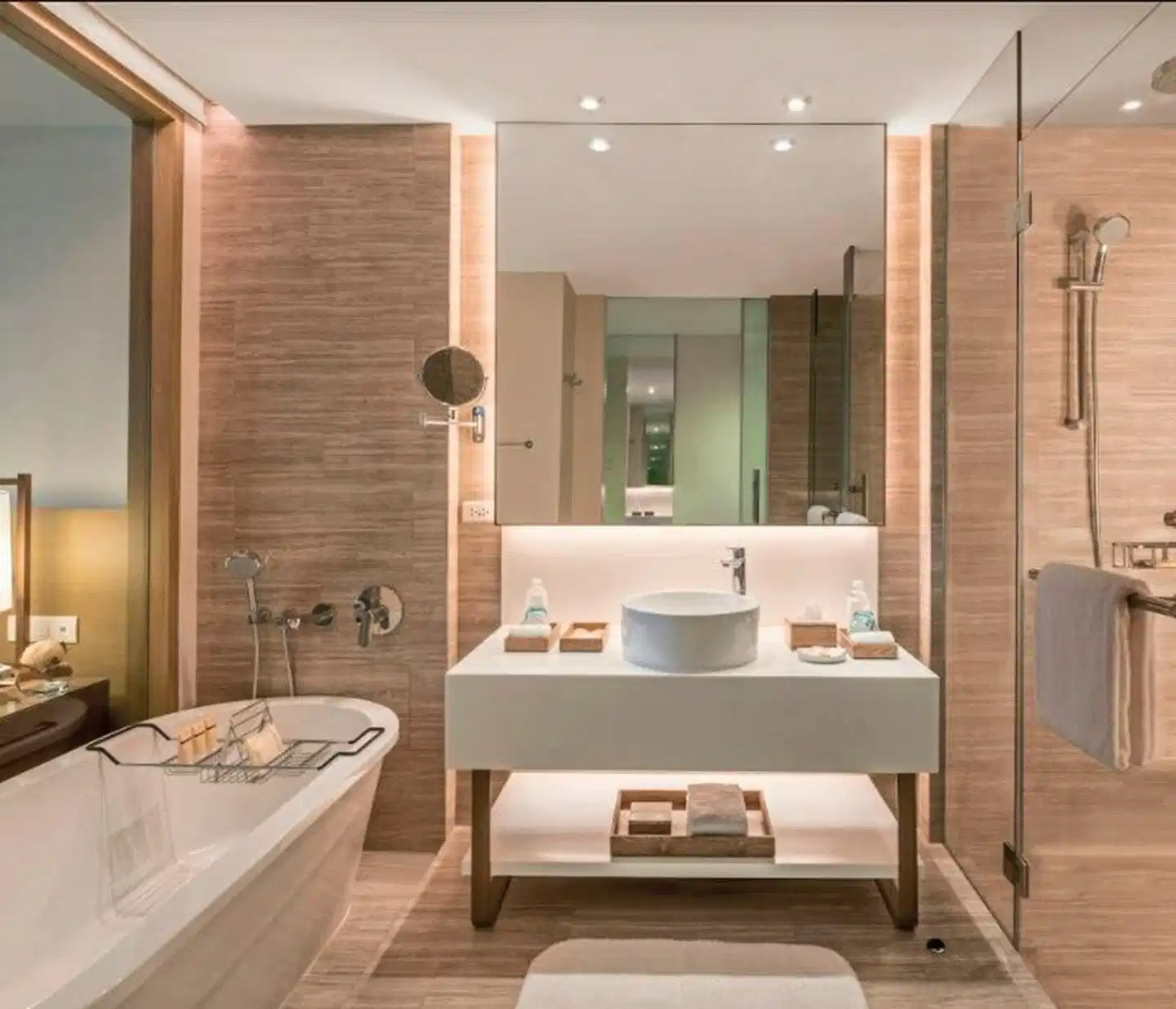 Crimson Resort & Spa Boracay Badezimmer