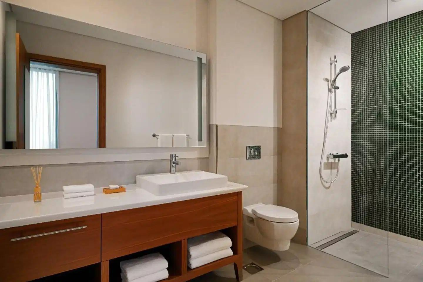 Element by Westin Me'aisam, Dubai Badezimmer