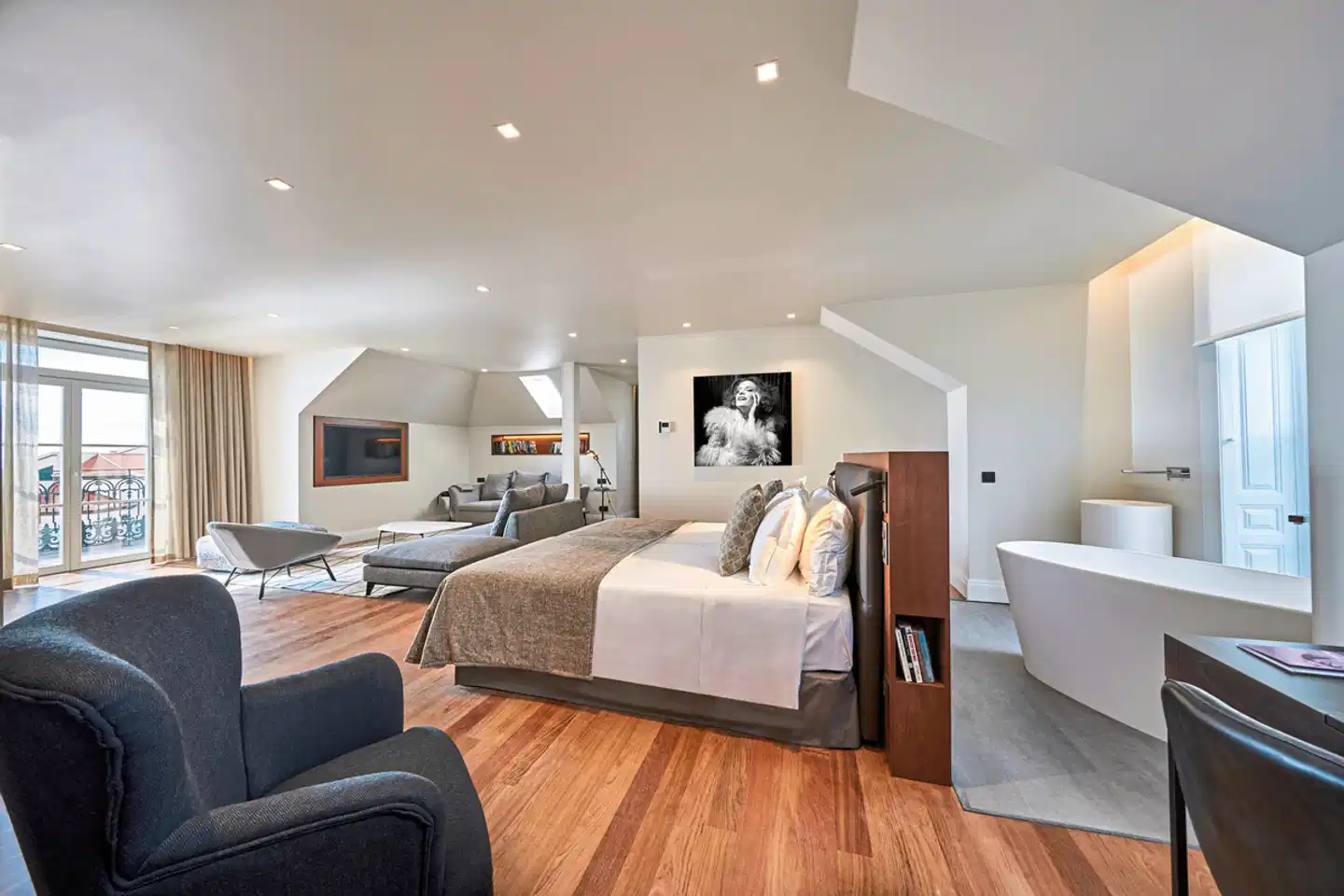 Les Suites at The Cliff Bay Lobby