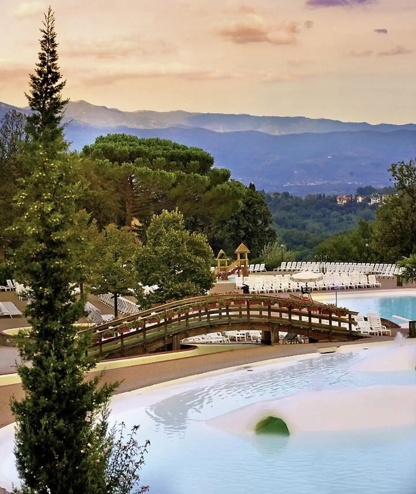 Hu Norcenni Girasole Village (by Happy Camp) Aussenansicht