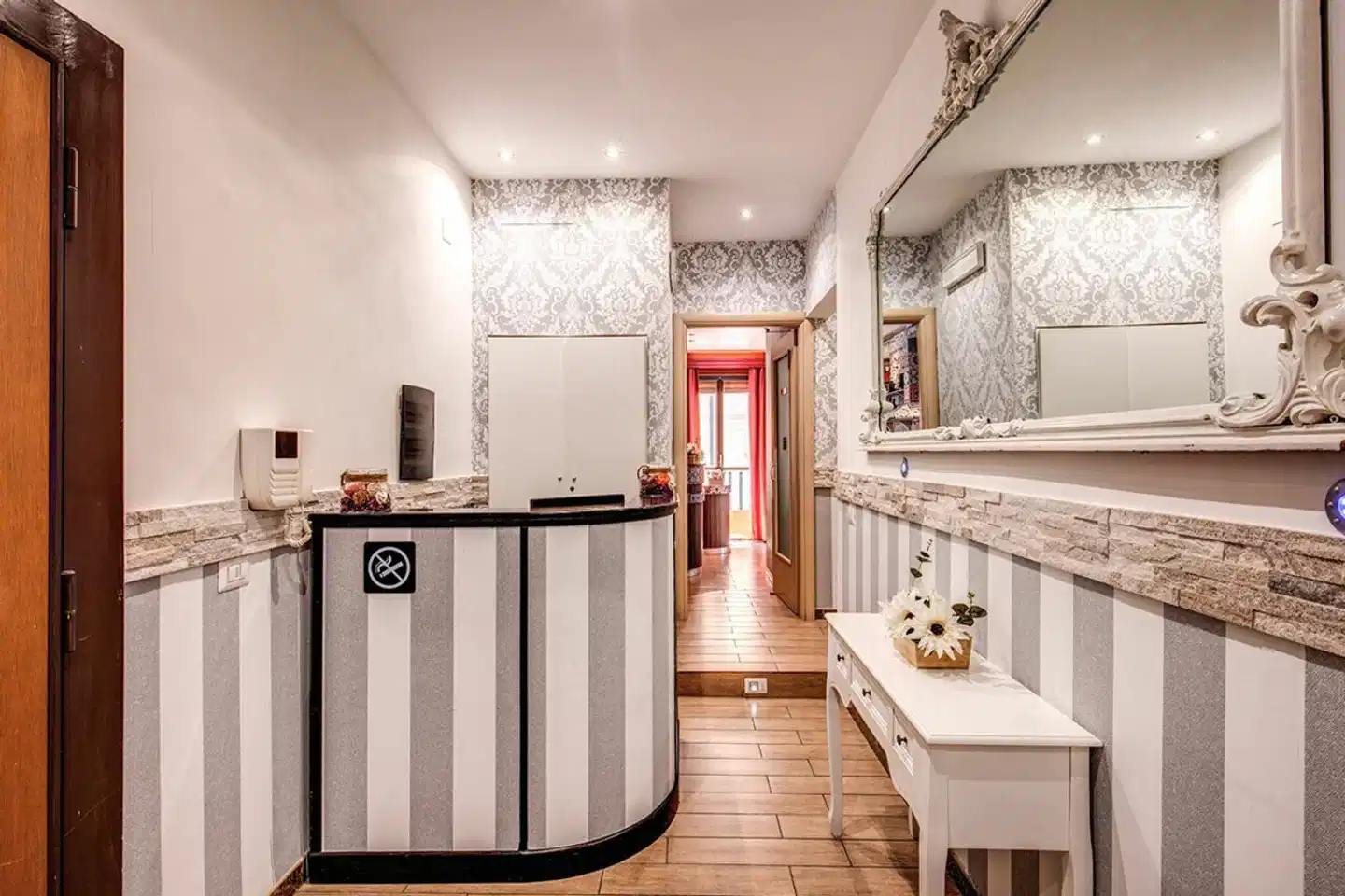 Santamaggiore Inn Lobby