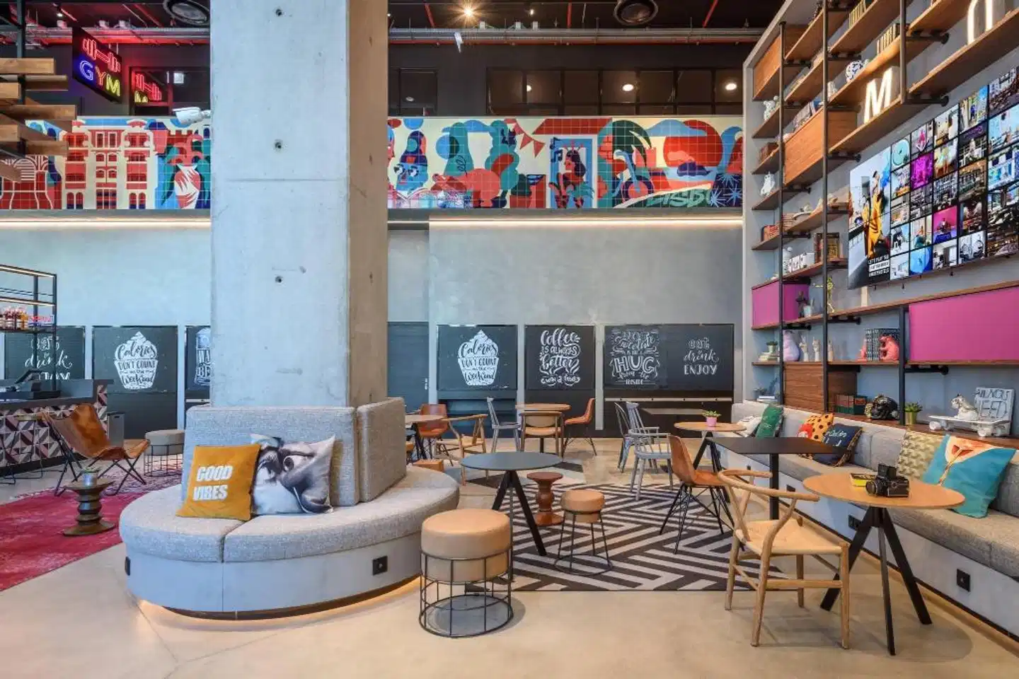 Moxy Lisboa Oriente Lobby
