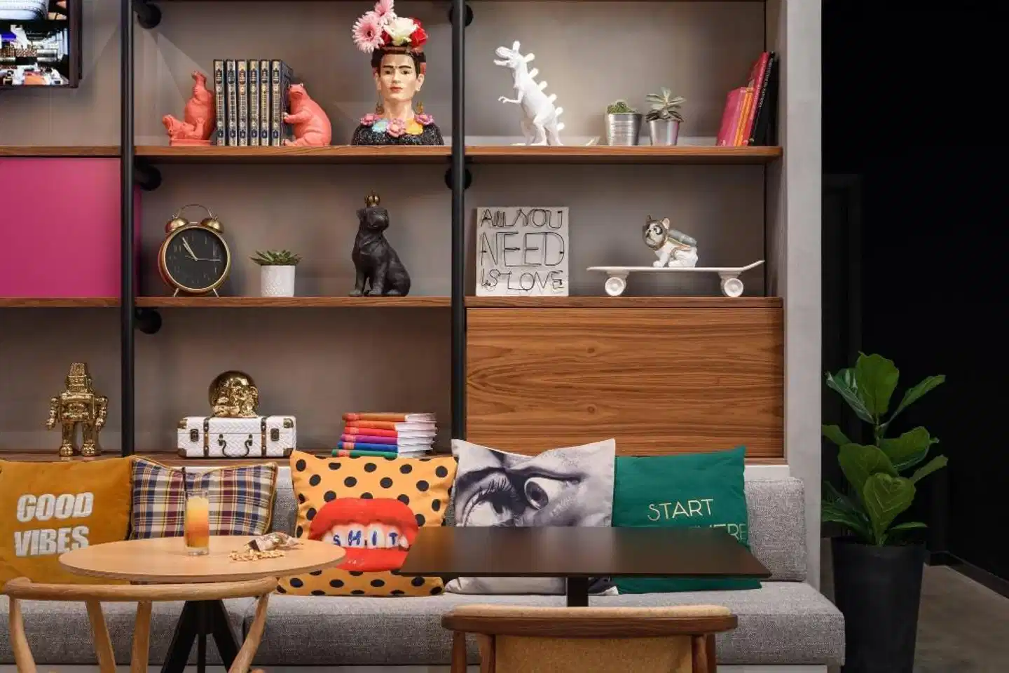 Moxy Lisboa Oriente Bar