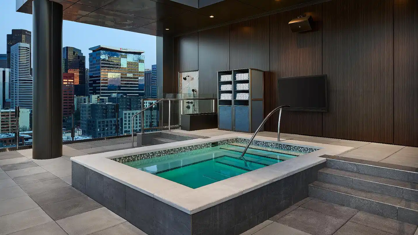 The Rally Hotel Hallenbad