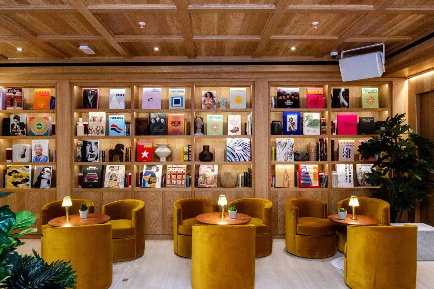 Browns Avenue Hotel Bar