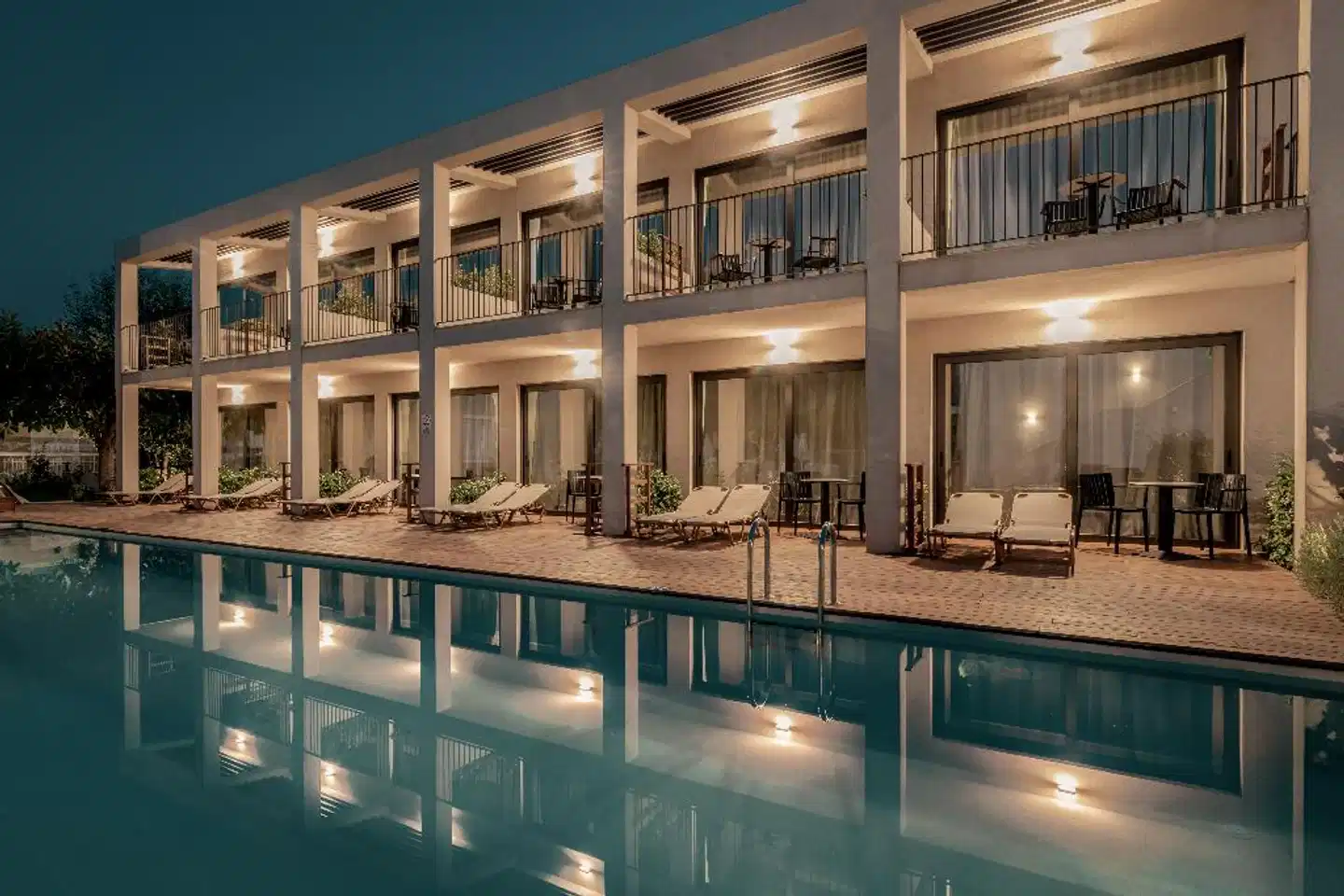 New Beach Hotel Hallenbad