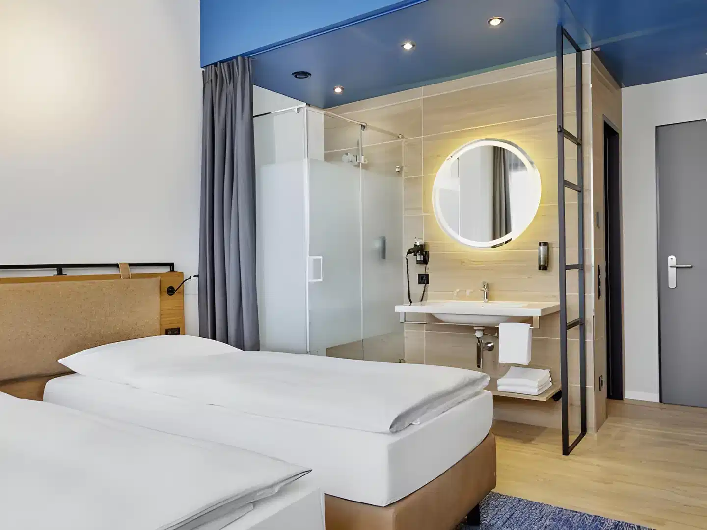 H2 Hotel Dusseldorf Seestern Wohnbeispiel