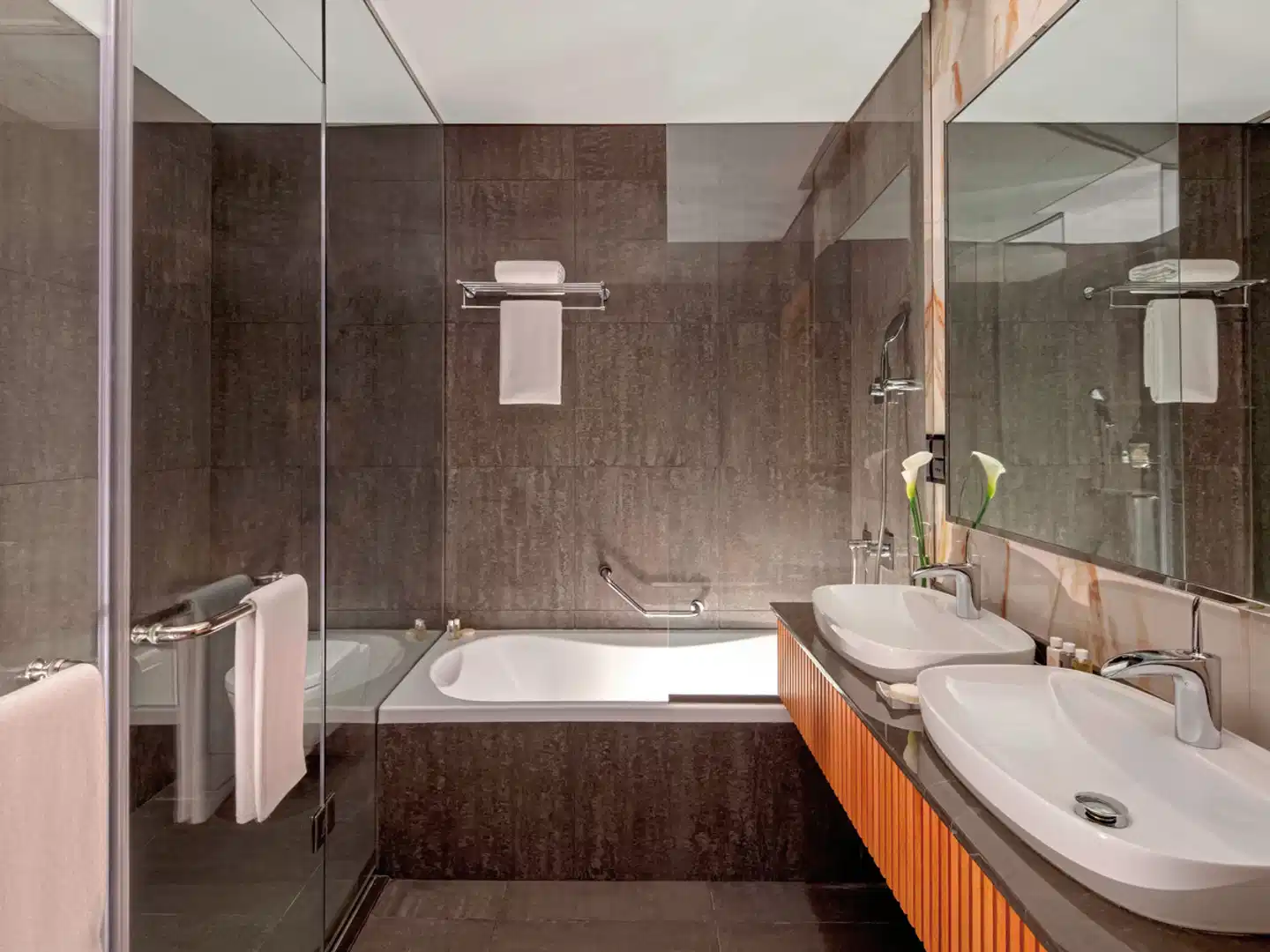 The First Collection Business Bay Badezimmer