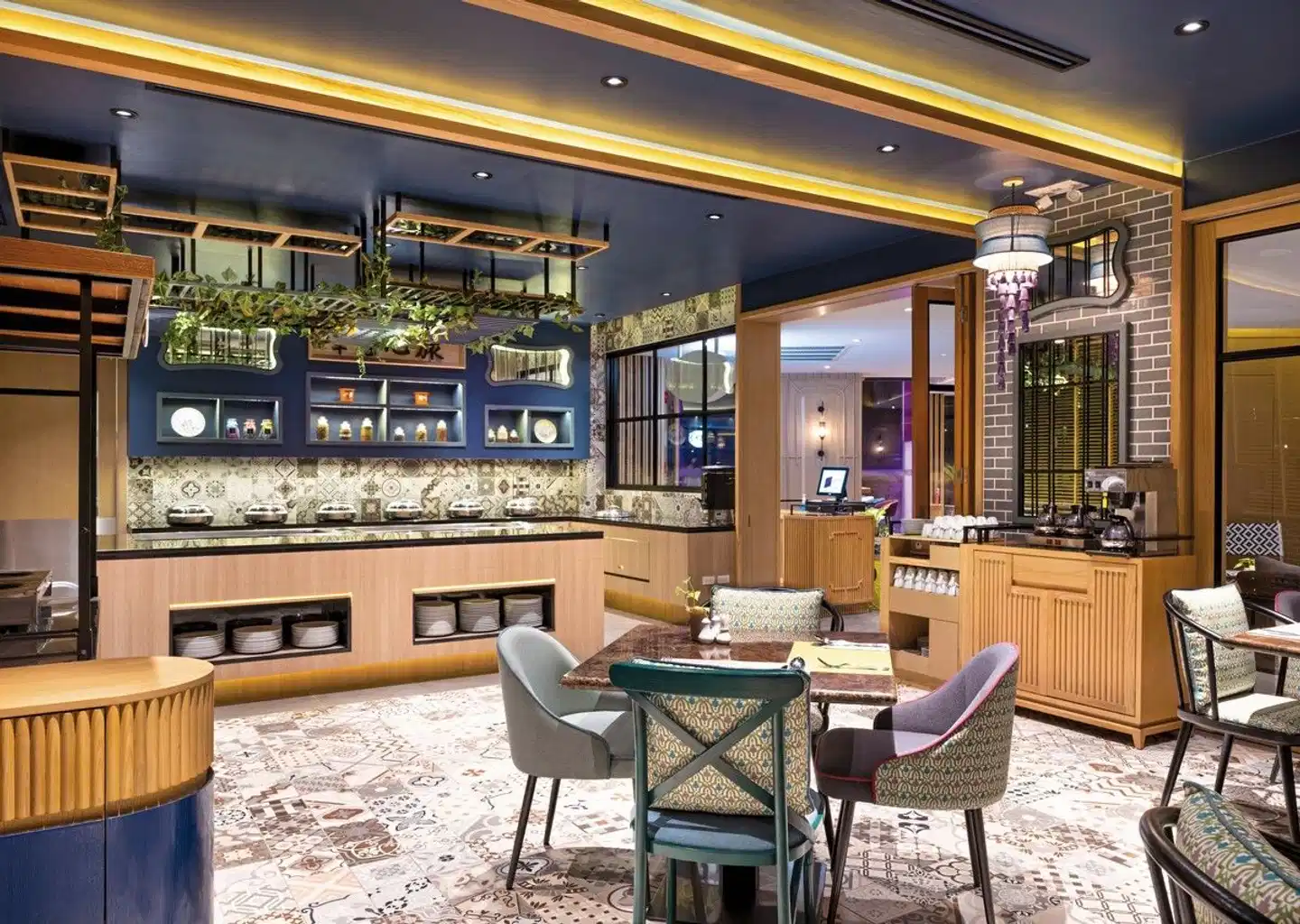 Glow Mira Karon Beach Bar