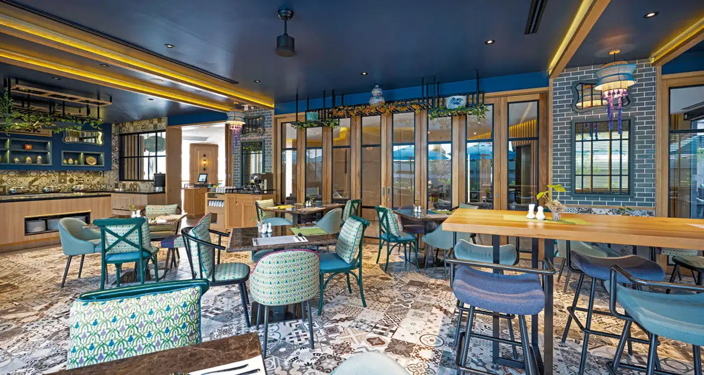 Glow Mira Karon Beach Bar