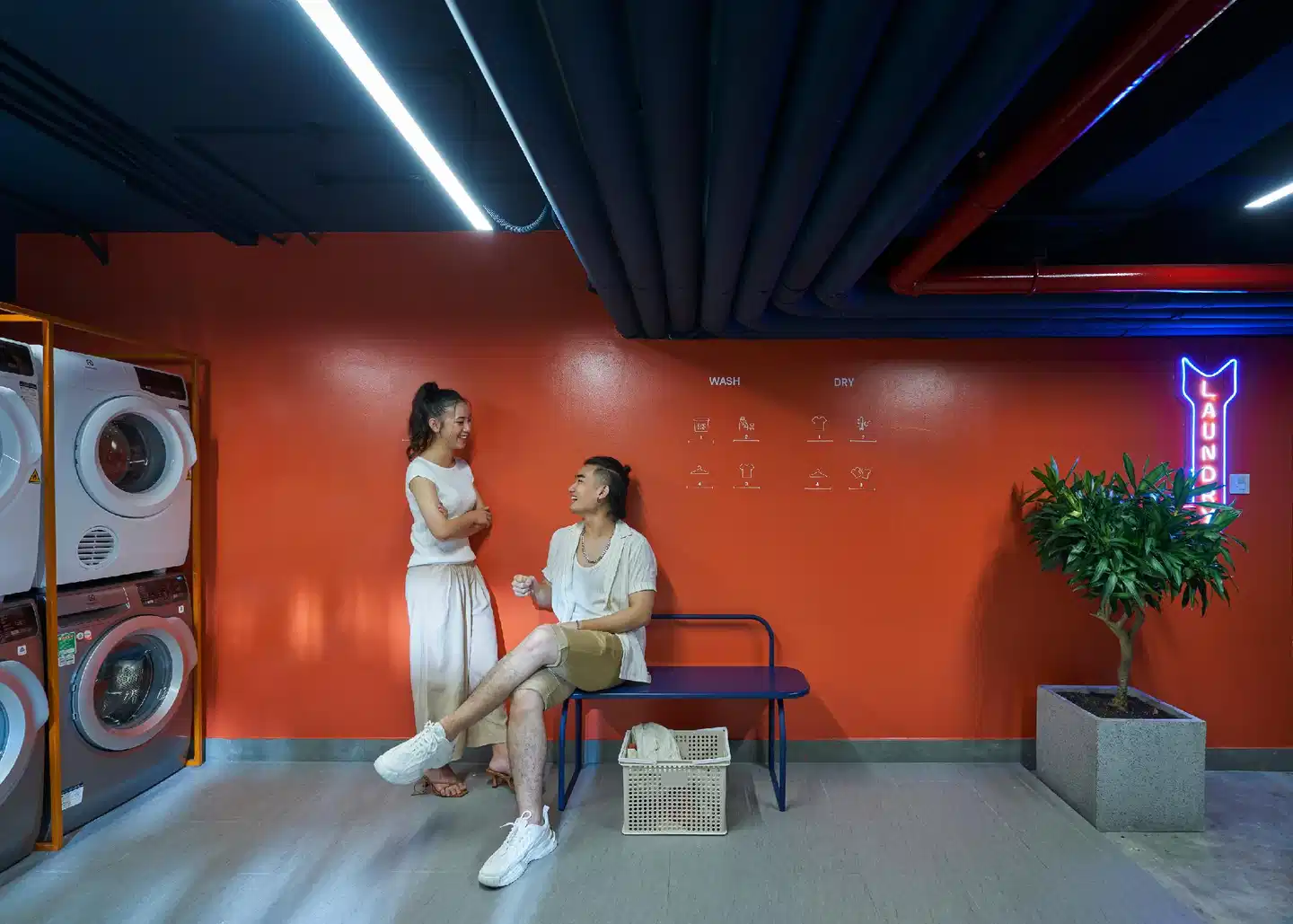 M Village The Boutique Personen