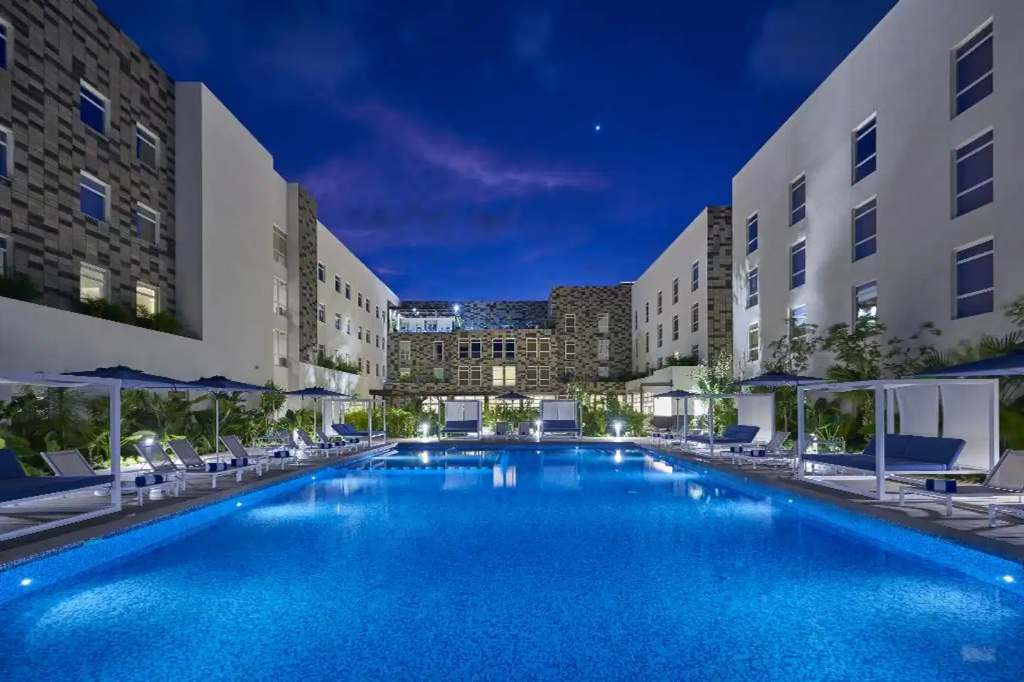 City Express Plus Cancún Aeropuerto Riviera Pool