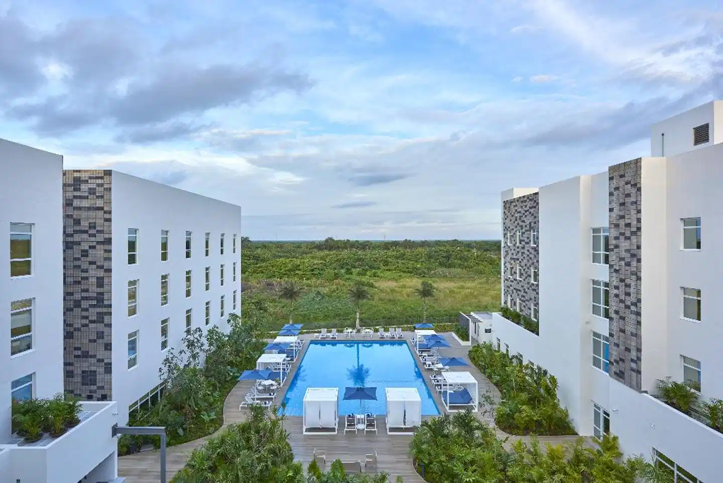 City Express Plus Cancún Aeropuerto Riviera Aussenansicht