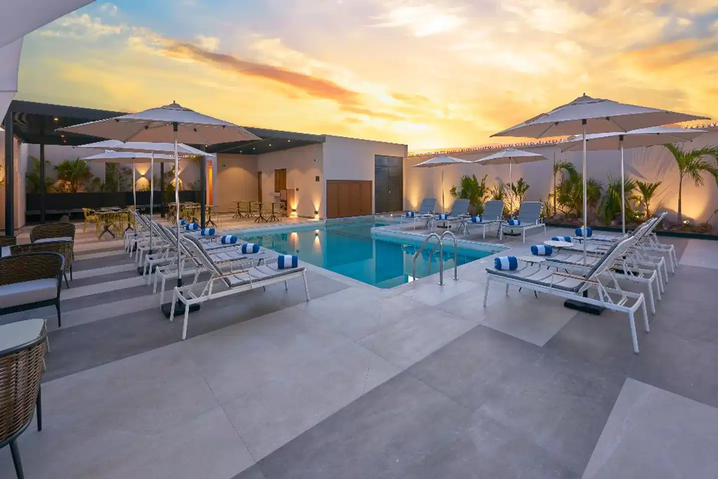 City Express Plus Mazatlán Hallenbad