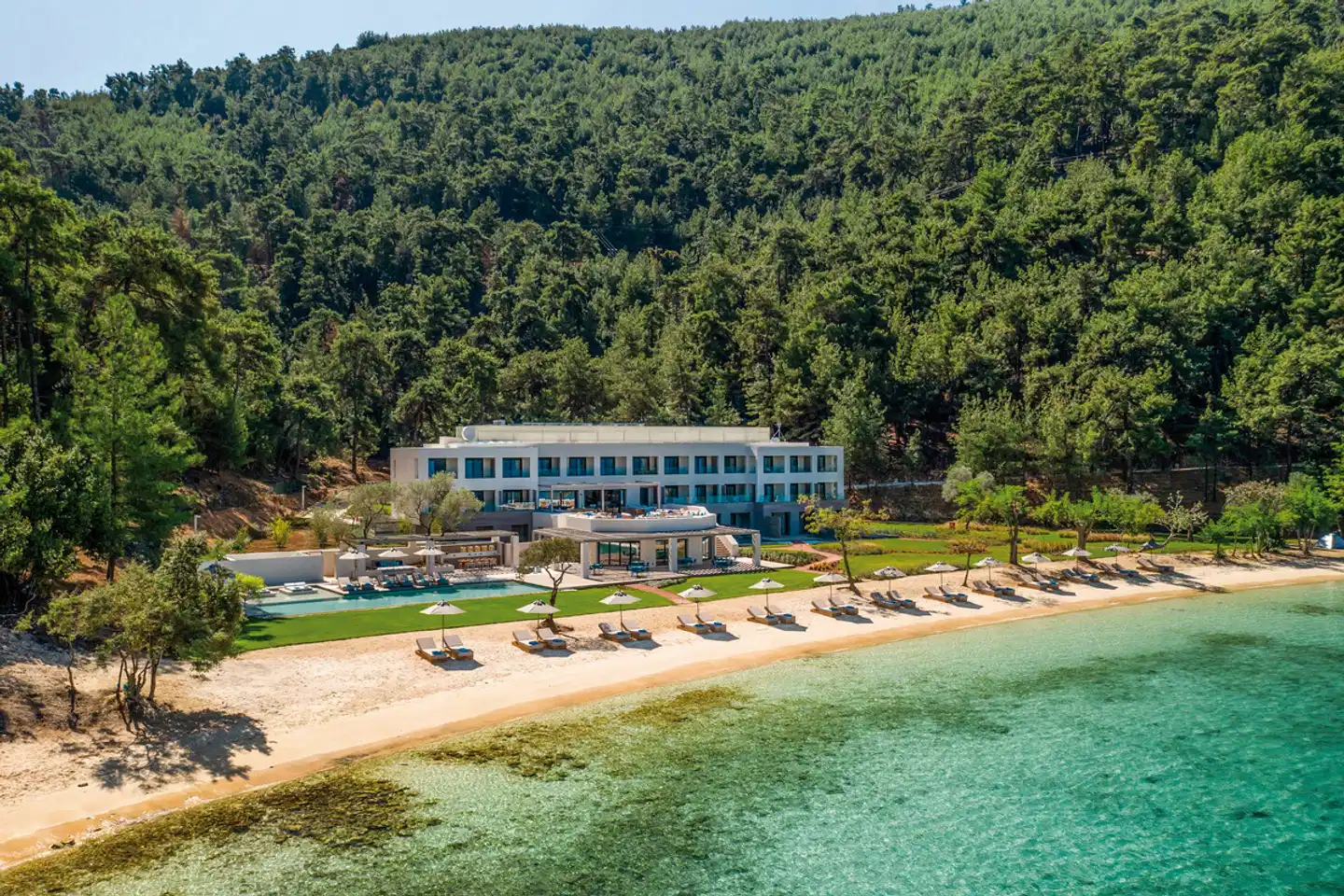 Vathi Cove Luxury Resort & Spa Landschaft