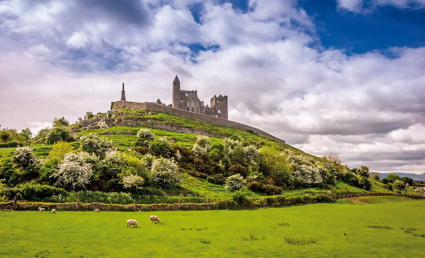 Entlang der Höhepunkte Irlands Aussenansicht