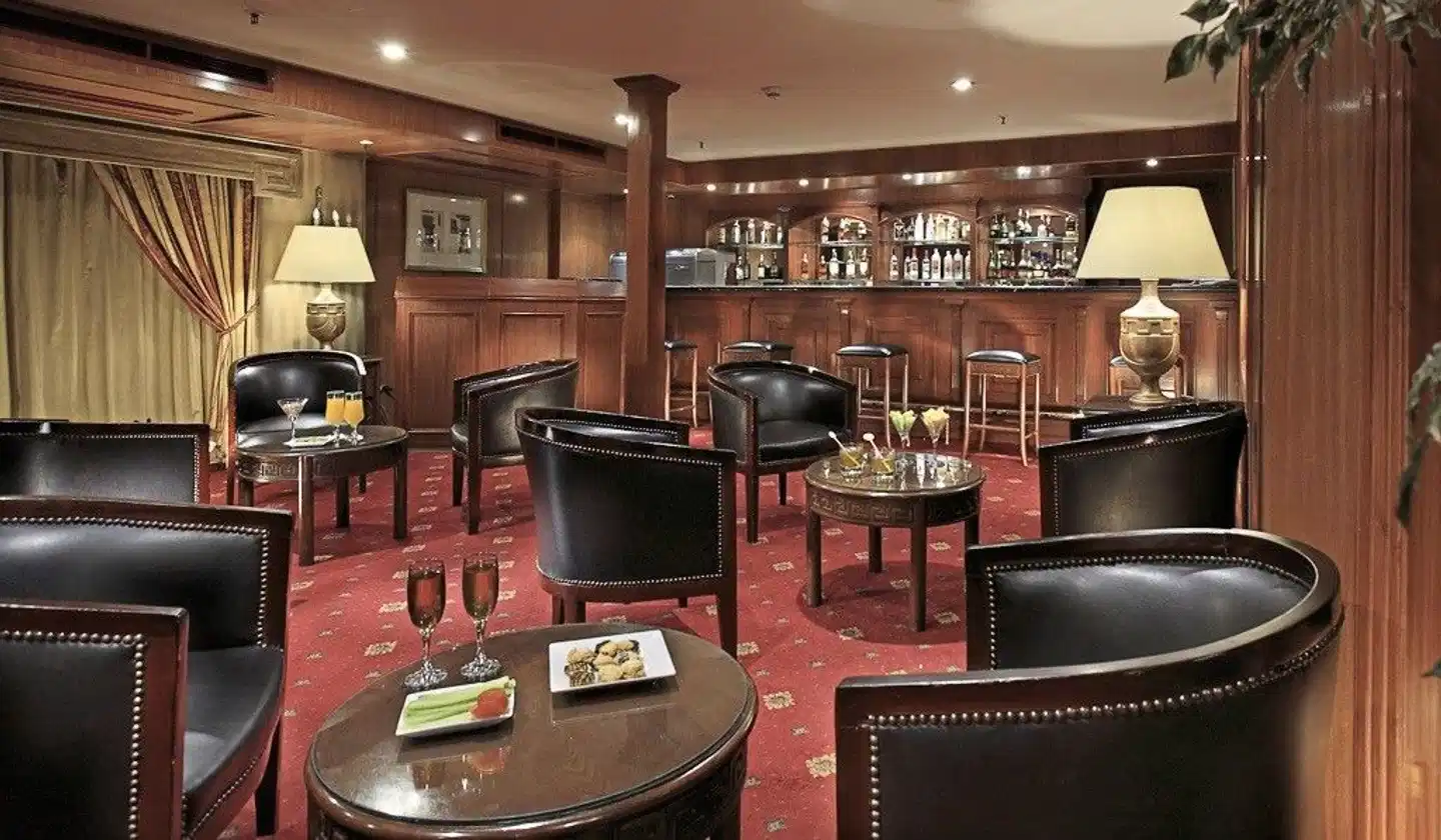 Klassische Nilkreuzfahrt mit Iberotel Crown Emperor Bar
