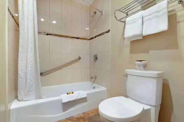 Best Western Plus Burnaby Hotel Badezimmer