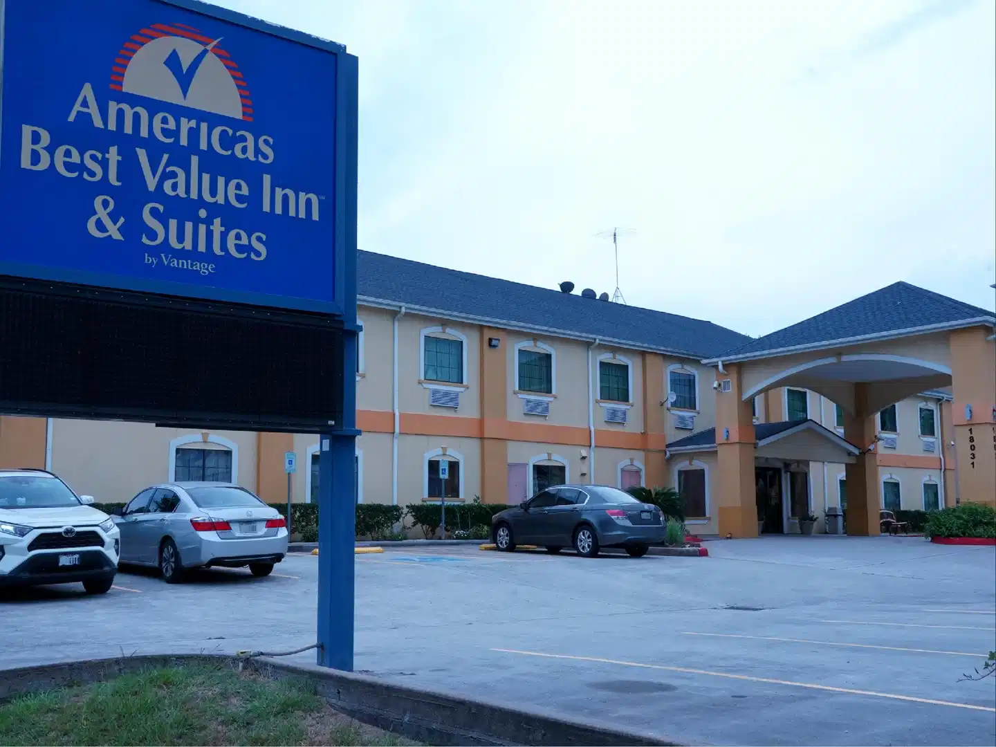 Americas Best Value Inn & Suites Bush Intl Airport Aussenansicht