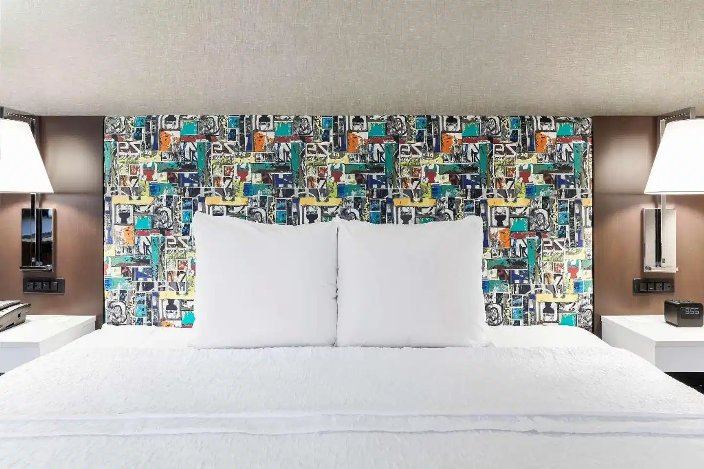 Hampton Inn & Suites Pittsburgh Downtown Lobby