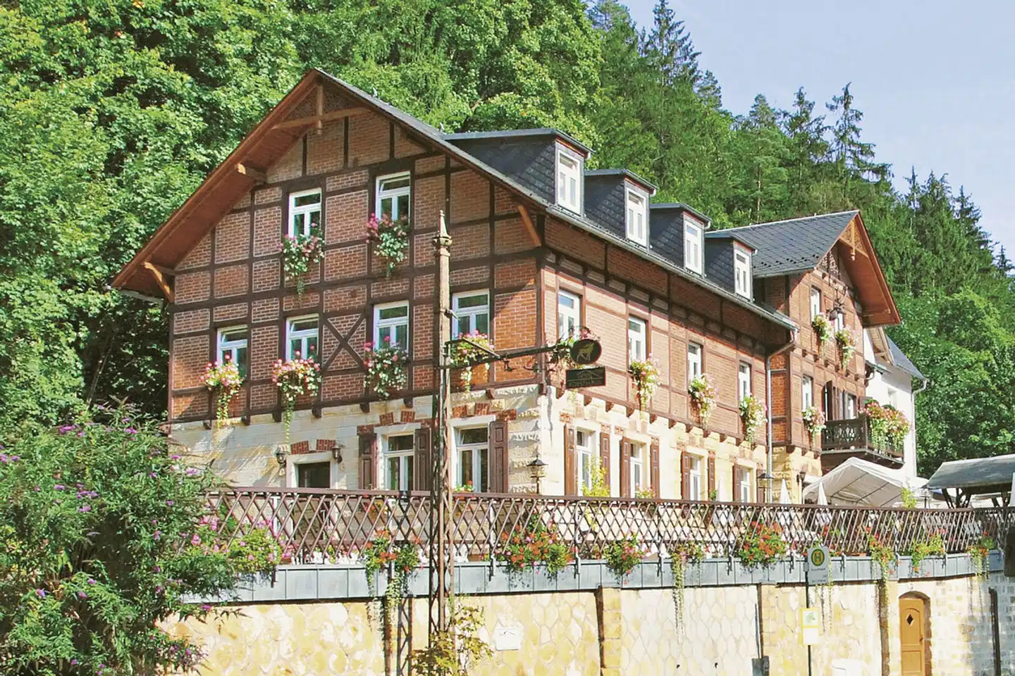 Forsthaus Hotel Aussenansicht
