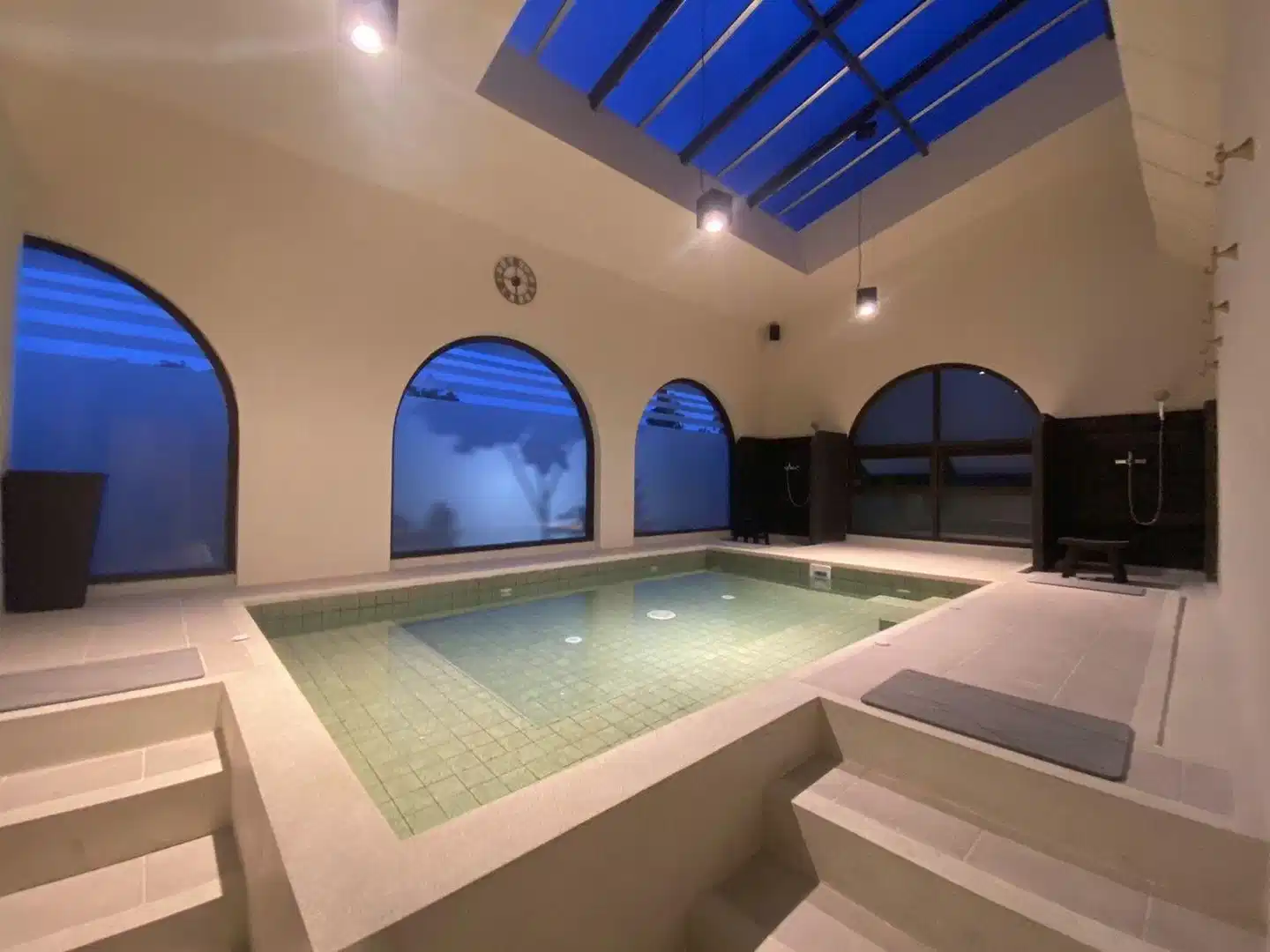 Thai Fight Hotel Hallenbad