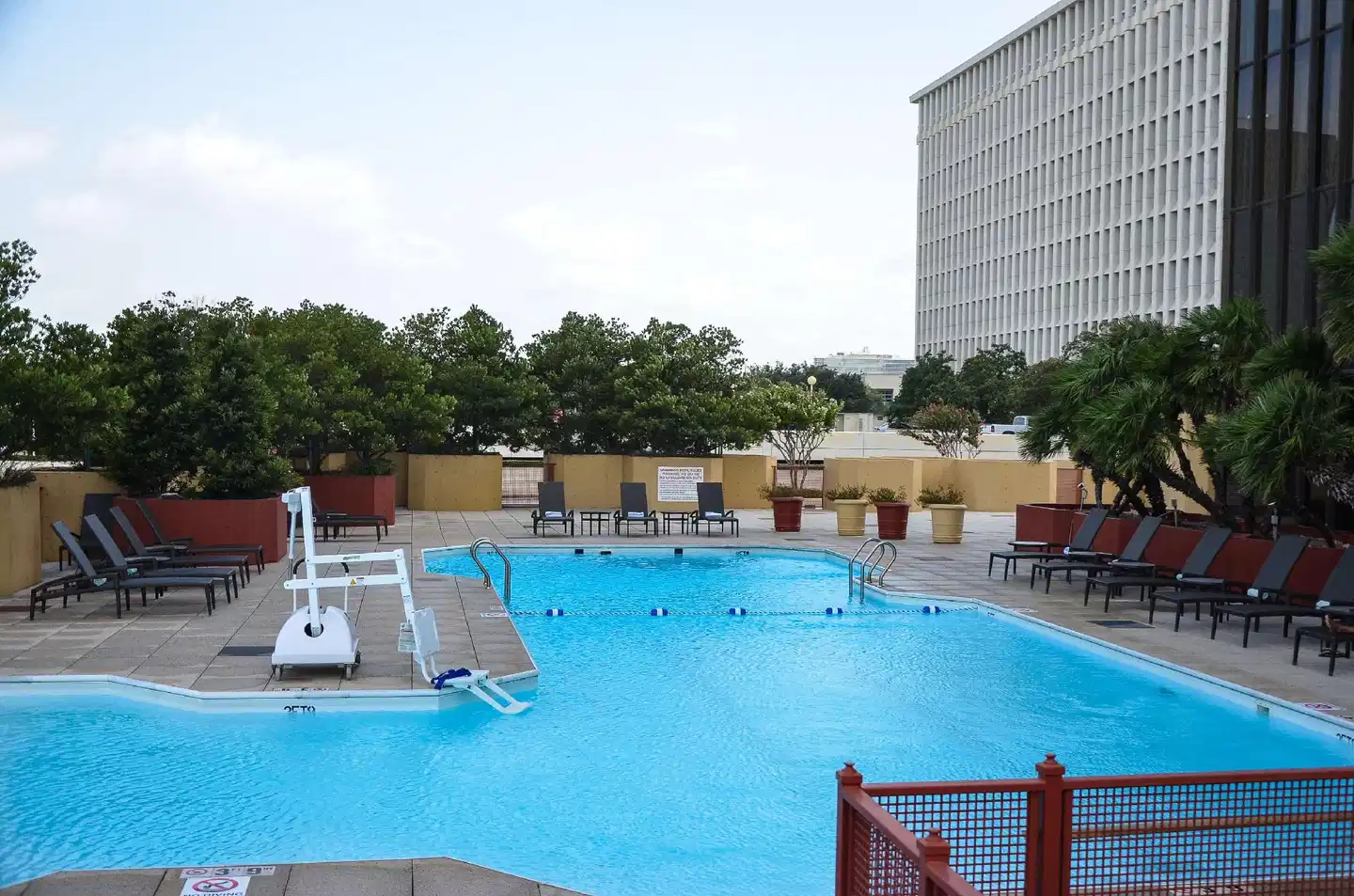 DoubleTree by Hilton Hotel Houston Greenway Plaza Pool