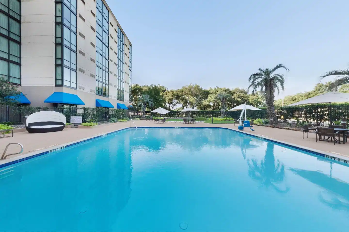 Houston Marriott North Pool