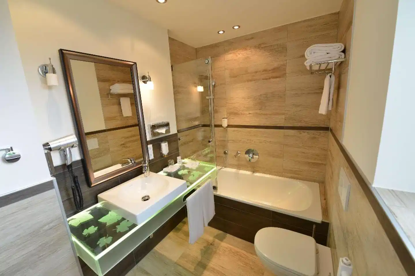 Best Western Plus Palatin Kongress Hotel Badezimmer