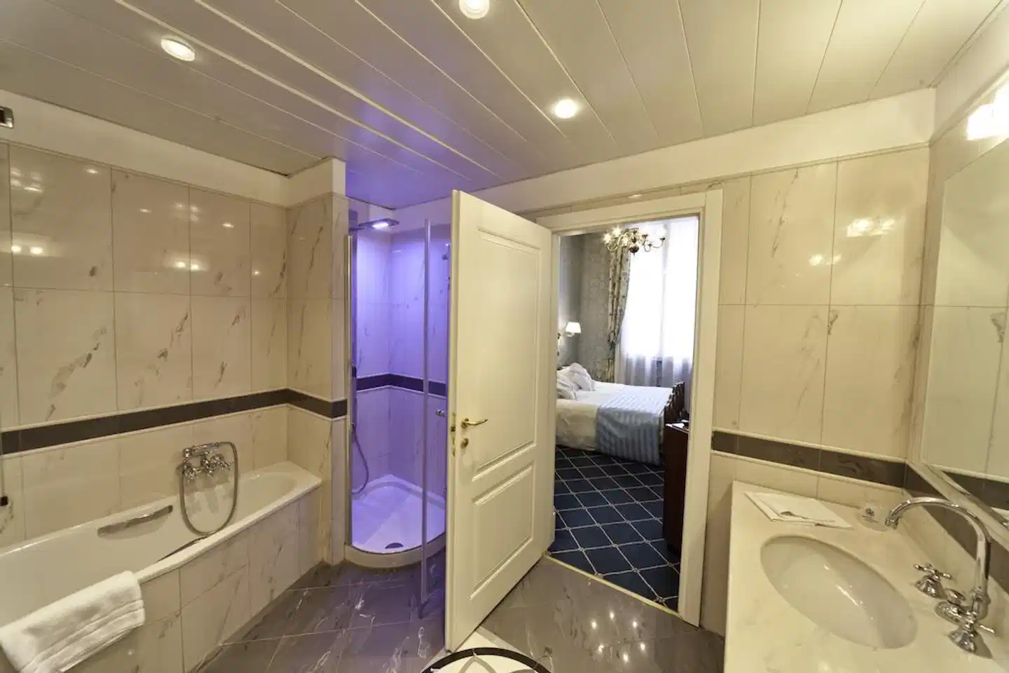 Bristol Palace Badezimmer