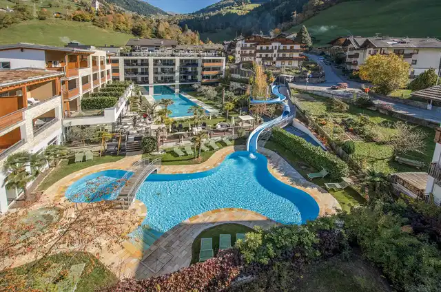 Stroblhof Active Family Spa Resort Aussenansicht