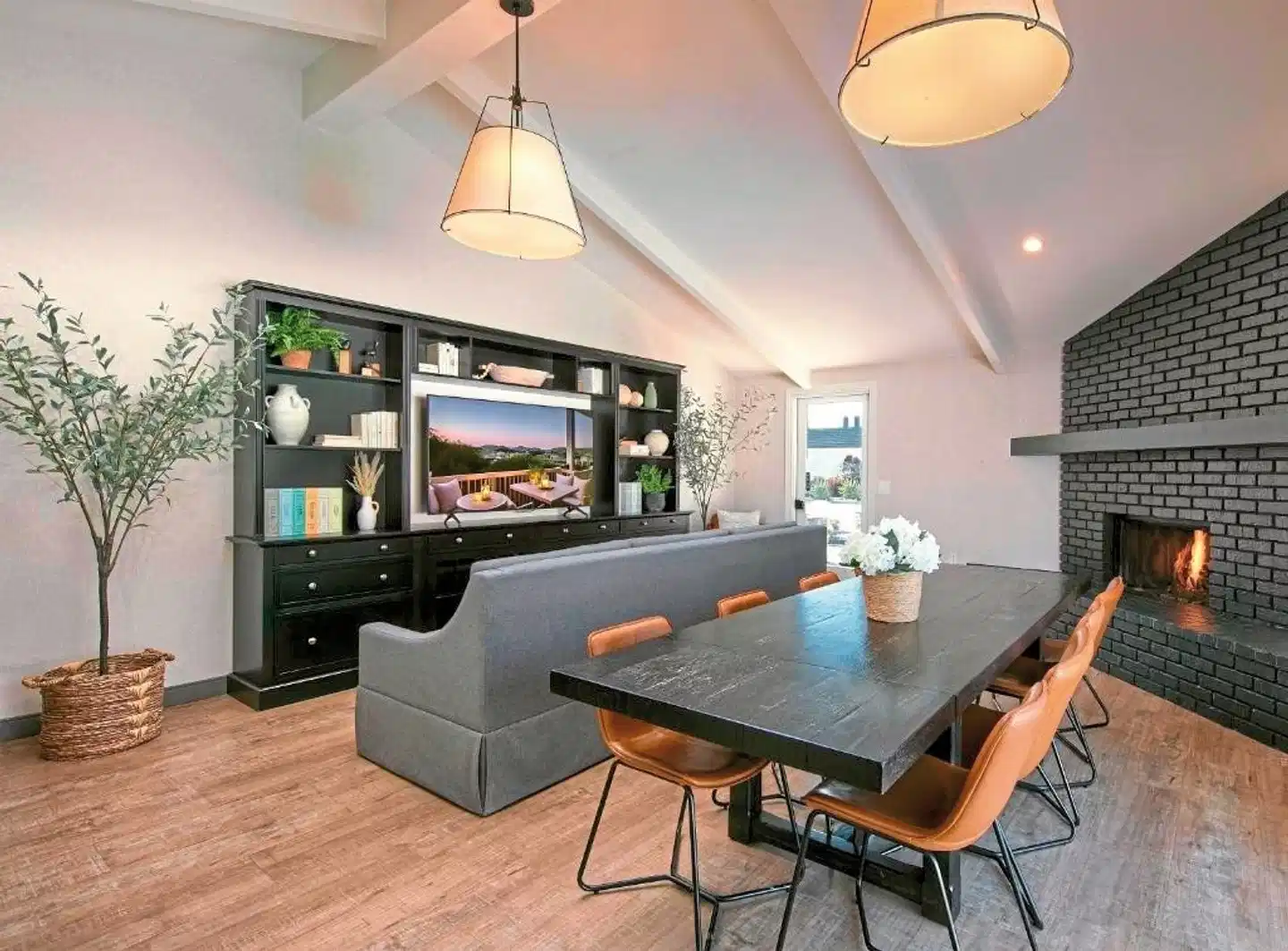 Fireside Inn on Moonstone Beach Lobby