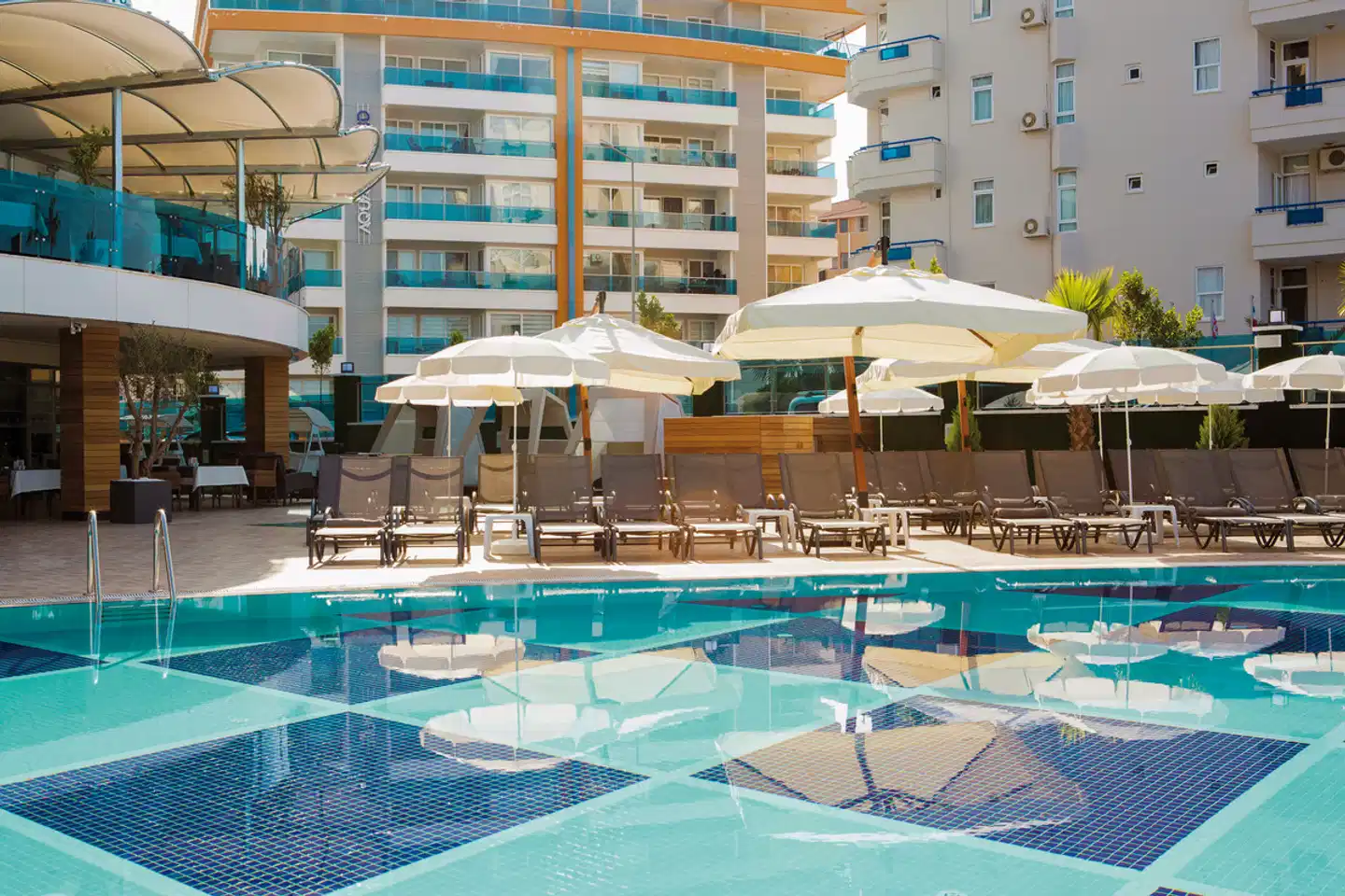 Sunprime C-Lounge Pool