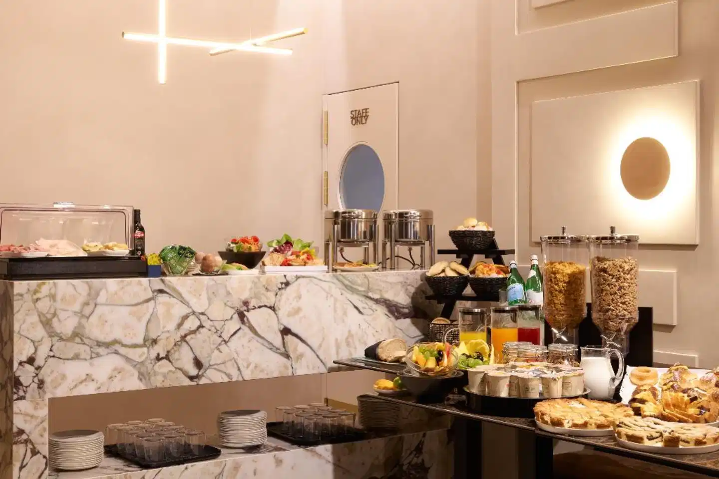 Borghese Contemporary Hotel Restaurant