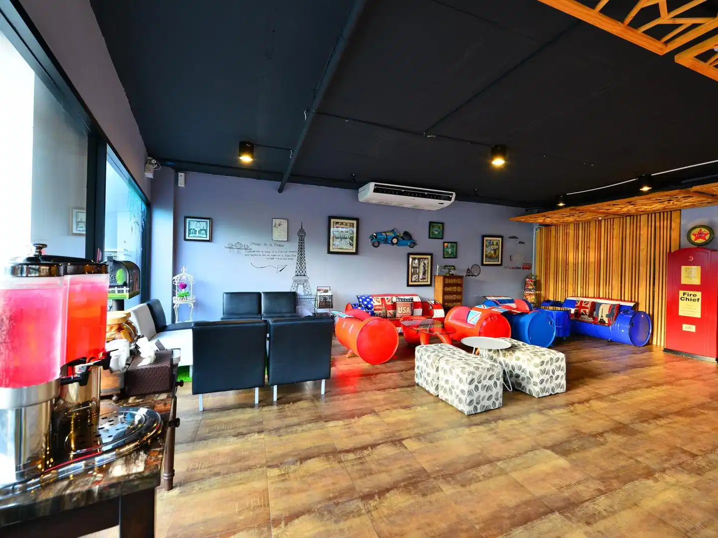 Modern Thai Suites Bar