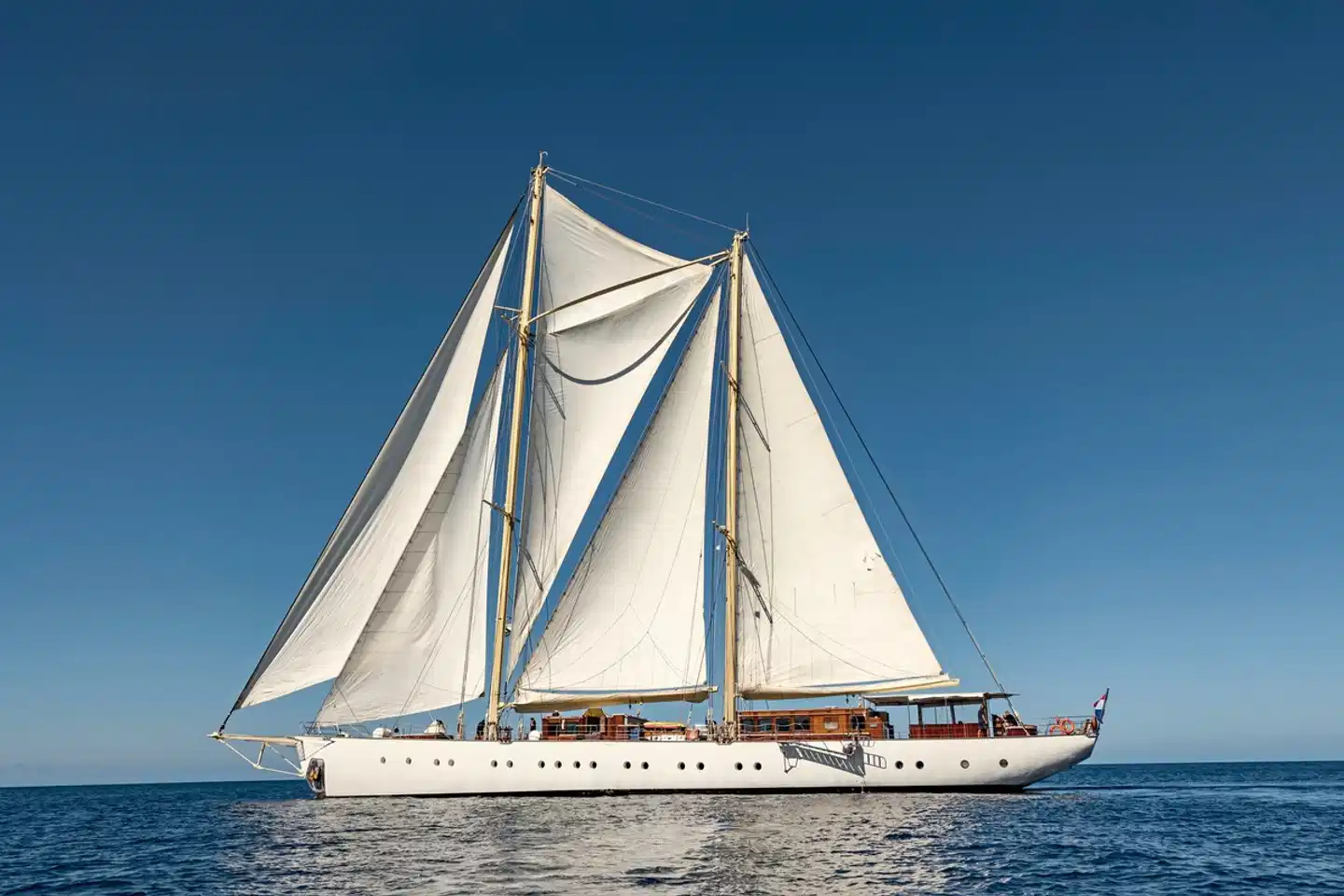 CHRONOS - Traumsegeln in die Tobago Cays Aussenansicht