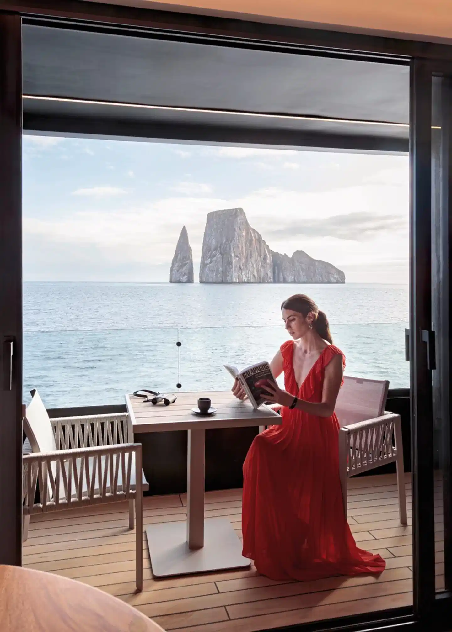 Luxus Galapagos Kreuzfahrt mit Hermes Mega Catamaran Terrasse