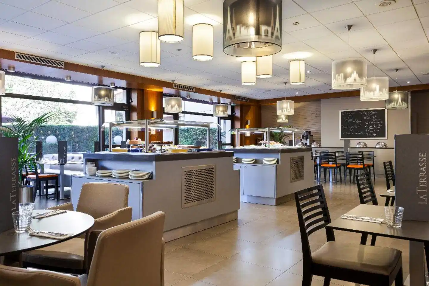 B&B Hotel Paris 17 Batignolles Bar