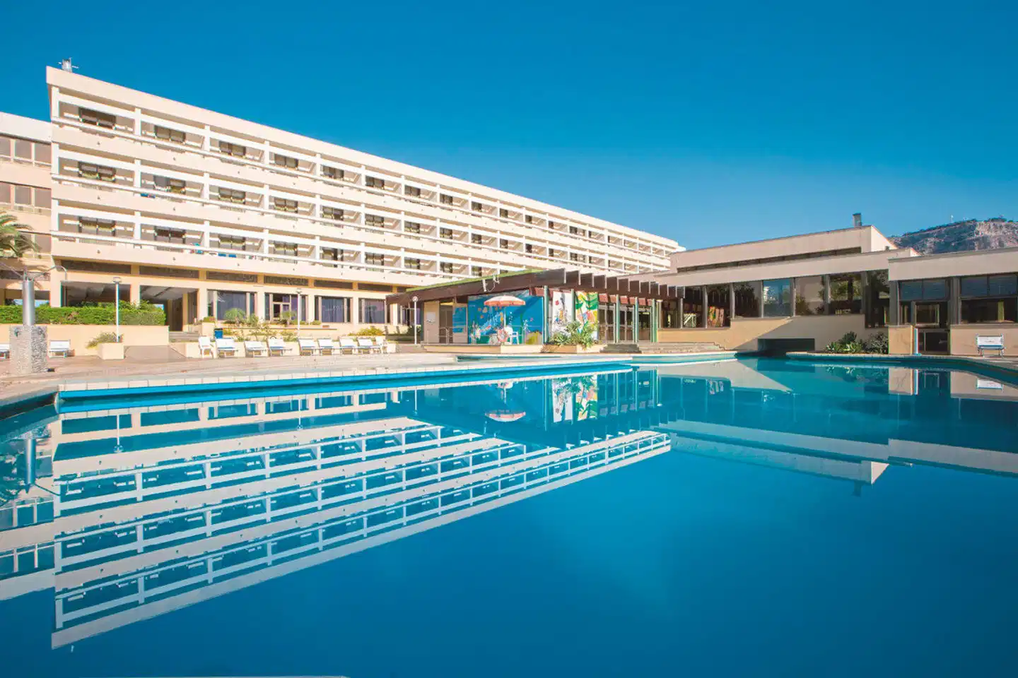 Mangia's Lipari Club Pool