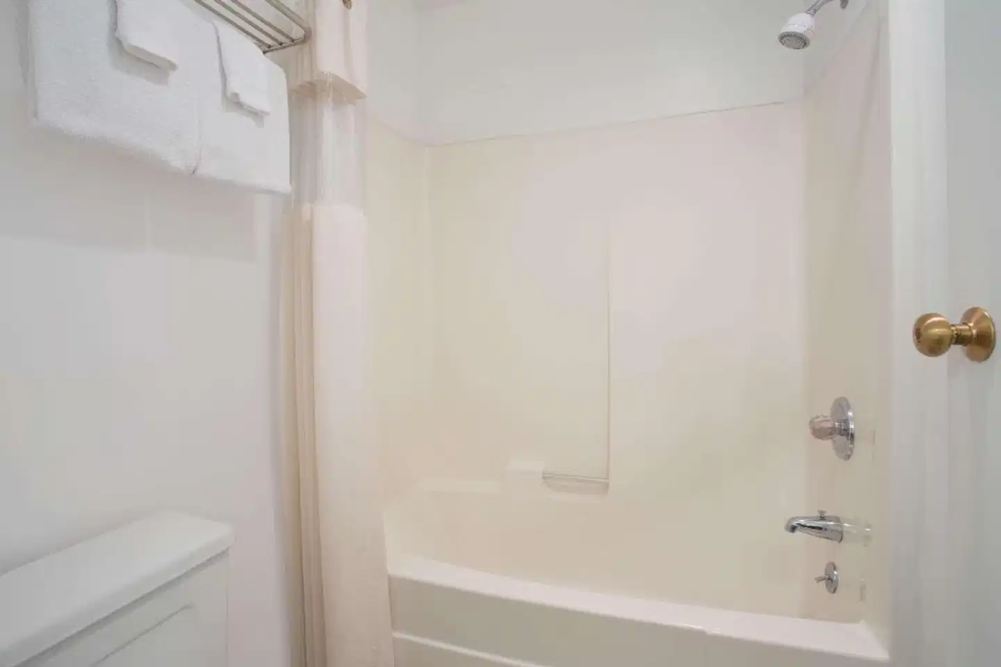 Travelodge by Wyndham Fort Bragg Badezimmer