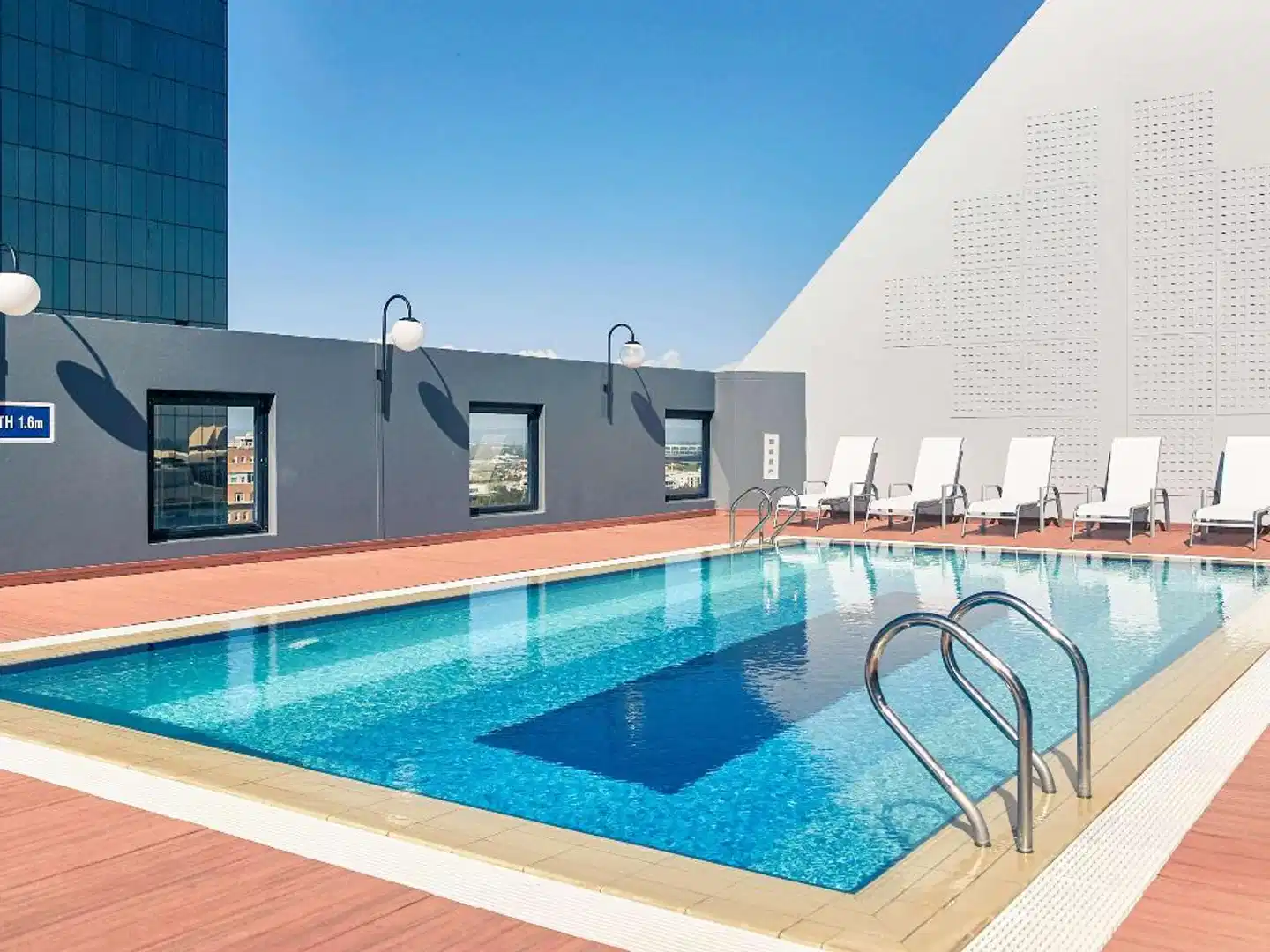 Mercure Perth Pool