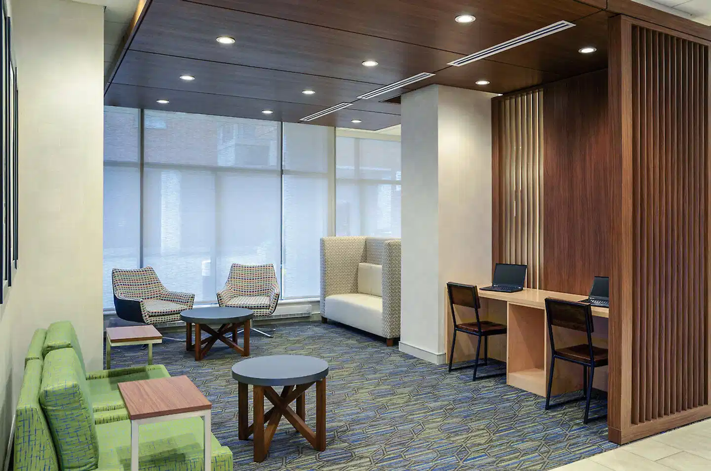 Holiday Inn Express Downtown Toronto Lobby