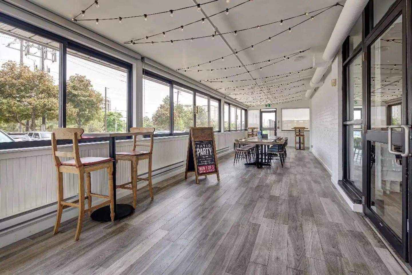 DoubleTree by Hilton Toronto Airport Lobby