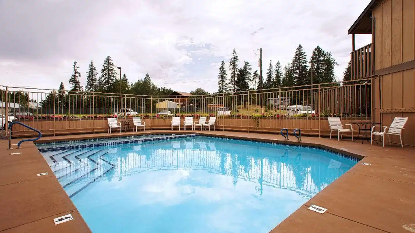 Best Western Rocky Mountain Lodge Pool