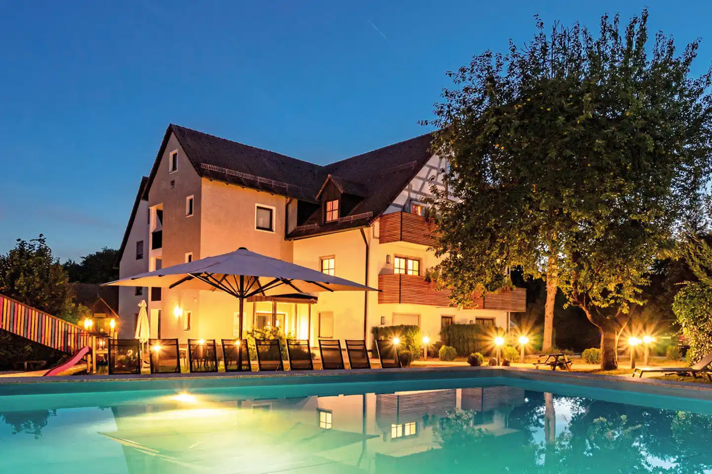 Familienhotel Friedrichshof Pool