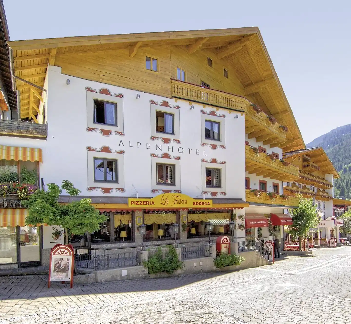 JUFA Alpenhotel Saalbach Aussenansicht