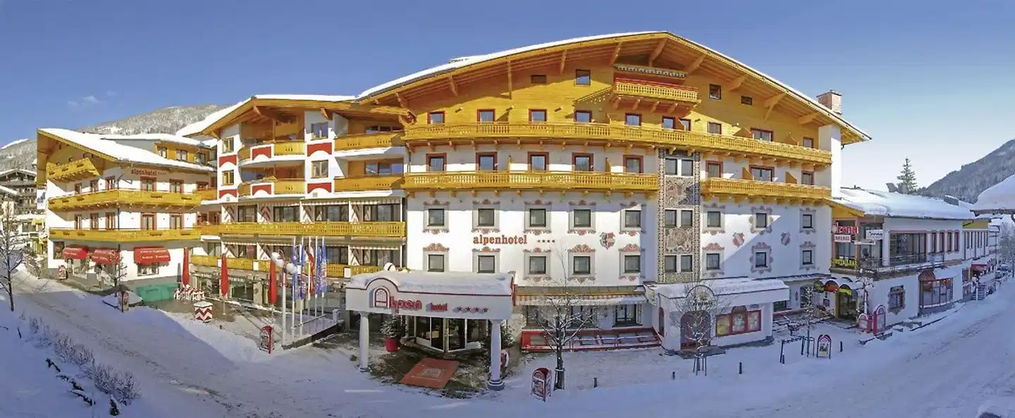 JUFA Alpenhotel Saalbach Aussenansicht