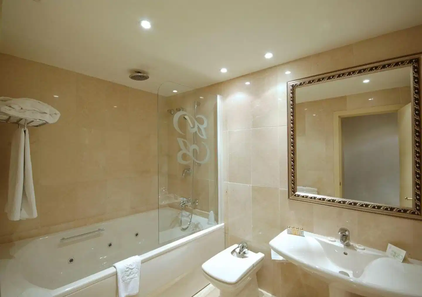 Roger de Llúria Badezimmer