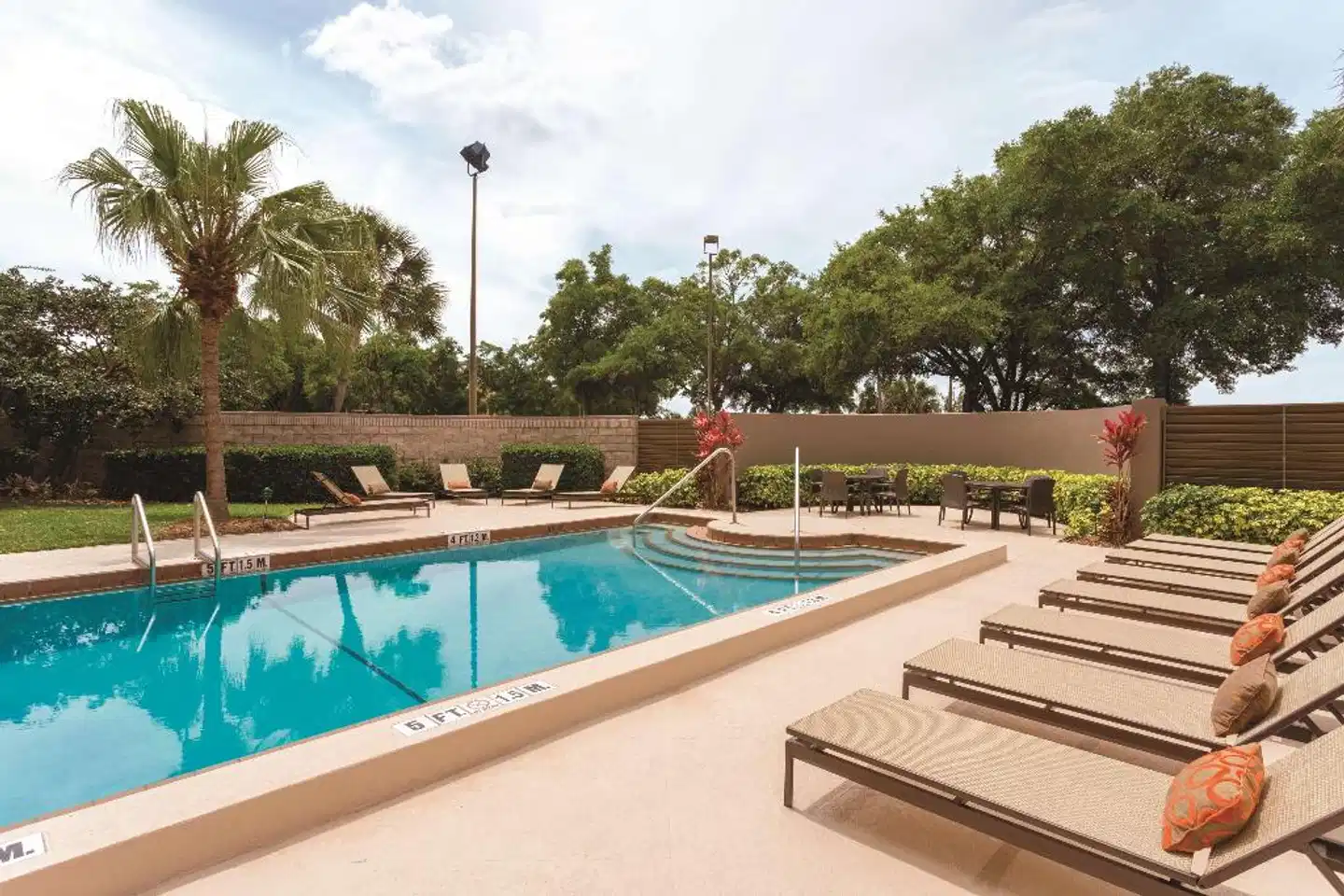 Embassy Suites by Hilton Orlando International Drive ICON Park Pool