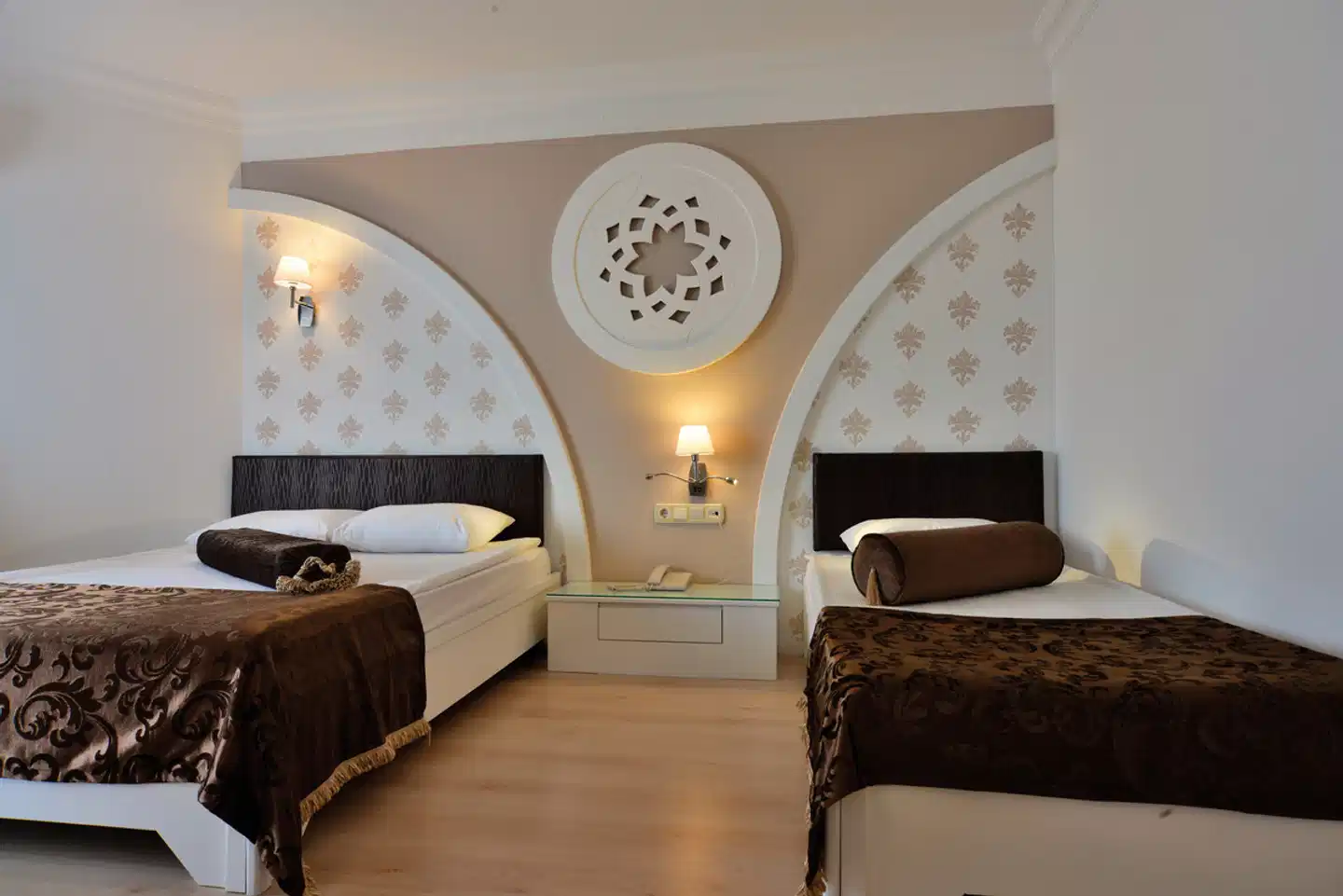 Side Royal Paradise Wellness